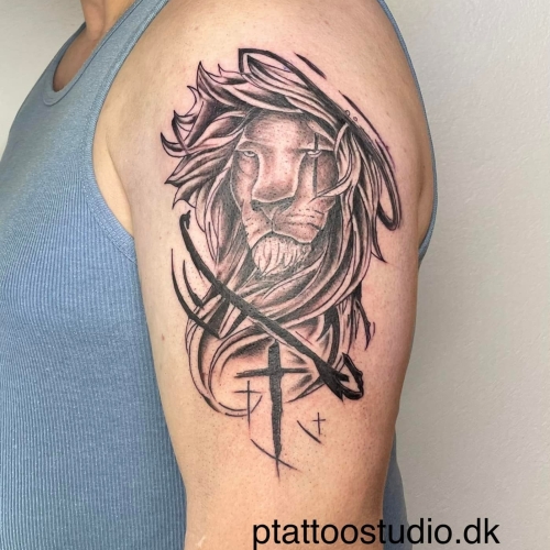 Tatovering af en løve lavet af P Tattoo Studio nær Herning