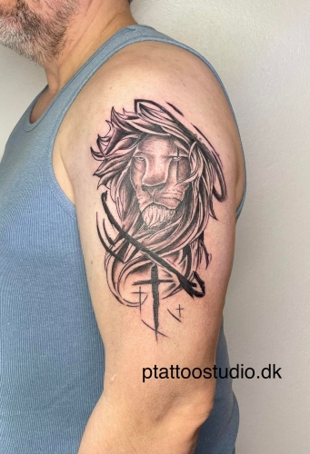 Tatovering af en løve lavet af P Tattoo Studio nær Herning